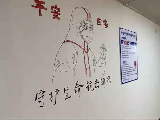 “咦,病区里长出了‘黄鹤楼’?”难怪医护人员纷纷合影留念