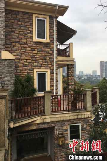 图为标的物外观。 张颖绿荞 摄 重庆法官首次网络“带货”司法拍卖 观众“云看房”线上成交独栋别墅