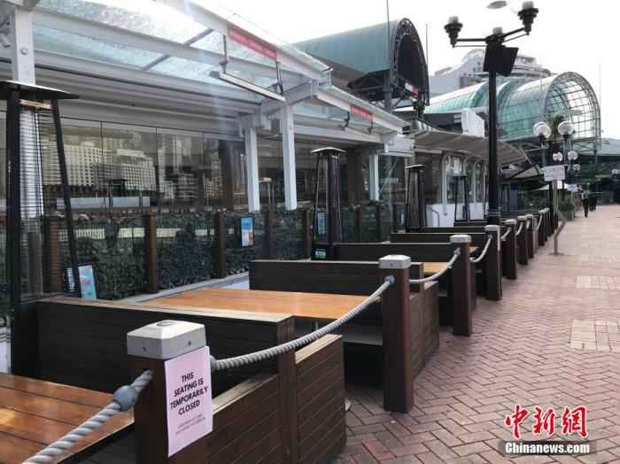 3月23日,澳大利亚实行新限制措施,所有持照酒吧和俱乐部被强制关闭,所有咖啡馆和餐馆禁止堂食,只能提供外卖。中新社记者 陶社兰 摄 为遏制新冠病毒传播 澳大利亚多州宣布关闭州界