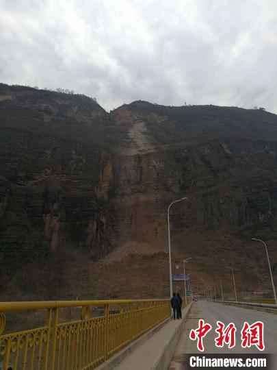 图为事故现场。 龙喜学 摄 云南永善溪洛渡突发山体崩塌 未造成人员伤亡(图)